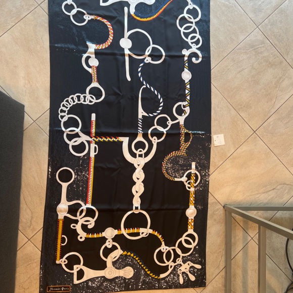 Hermes Shawl/Fabric Art - Picture 8 of 9